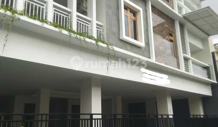 Kost strategi 3 lantai dekat kamus UGM 420 m Ruang Usaha Baru SHM