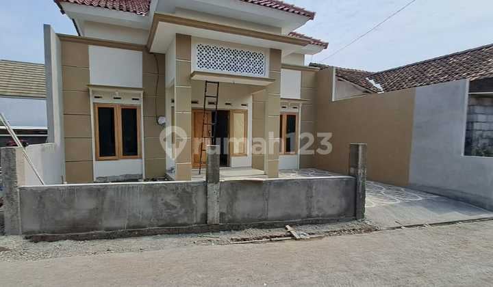 RUMAH BARU CANTIK - DESAIN ELEGAN MEWAH DI JALAN KALIURANG KM 12 NGAGLIK