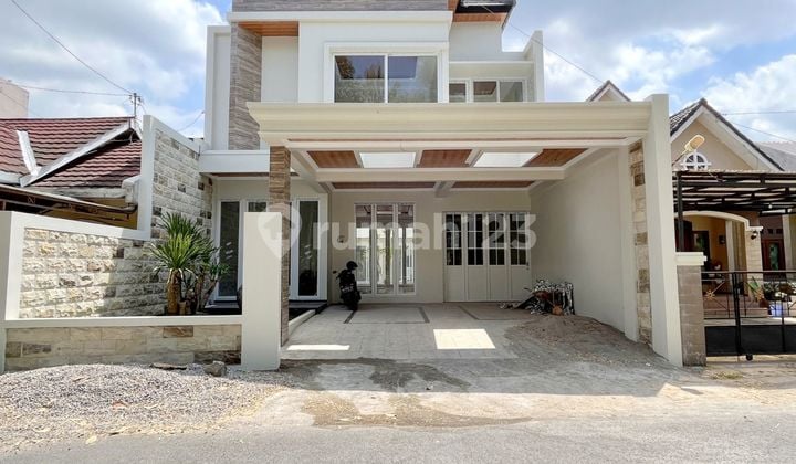 New Luxury House With Swimming Pool at JL Palagan Km 8 on Palagan Road Km 8 2-Storey House New SHM