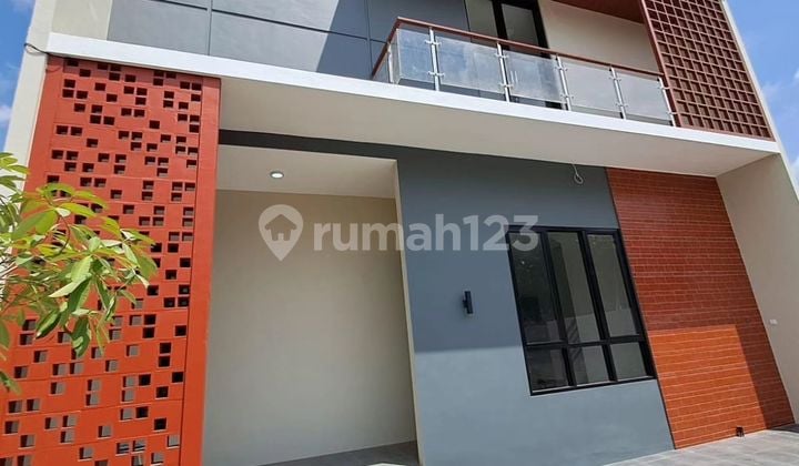 RUMAH MEWAH MODERN 2 LANTAI BERKUALITAS DALAM CLUSTER DI JALAN KALIURANG KM 13 DEKAT KAMPUS UII TERPADU di Jalan kaliurang km13 Rumah 2 Lantai SHM Baru di Jalan kaliurang km13 Rumah 2 Lantai SHM Baru