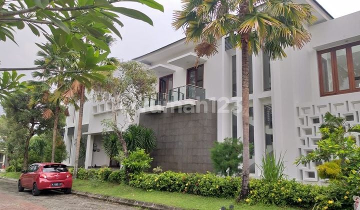 DIJUAL RUMAH MEWAH UTARA UGM DALAM PERUMAHAN DI JALAN KALIURANG KM 8 SLEMAN YOGYAKARTA
Dekat jalan damai di Jlan km 9,5 Rumah HGB Barat Bagus
