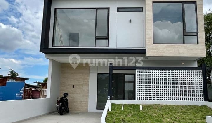 Rumah Baru Dalam Perumahan Jalan Palagan Km 9 Dekat Filosofi Kopi dan Sleman City Hall