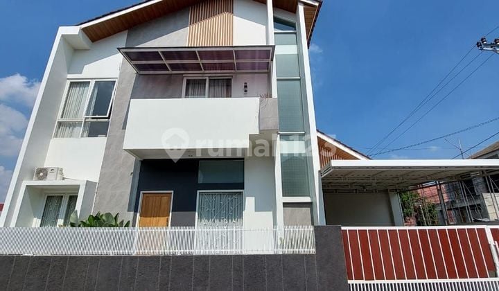 RUMAH MEWAH MODERN SCANDINAVIAN 2 LANTAI PREMIUM DI PERUMAHAN JAMBON TENGAH TOWN HOUSE DI DEKAT WISATA SKE