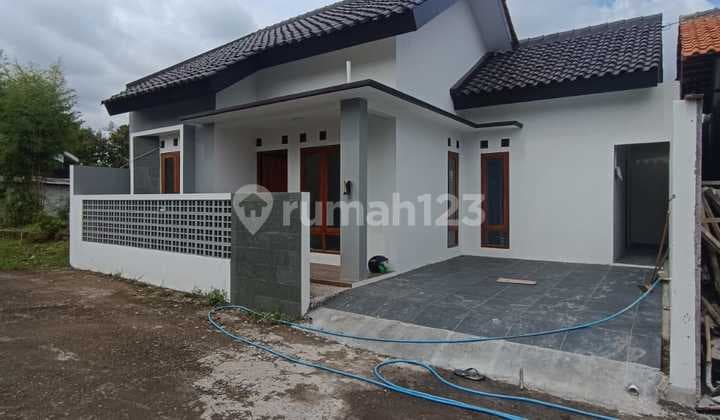 Rumah Baru Fresh Cantik - Harga Ekonomis Siap Huni Di Catur Harjo Sleman Dekat Ibarbo Park Sleman Lokasi:caturharjo, Slema