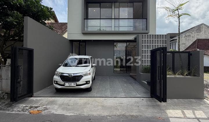 Strategis Murah‼️Rumah Cantik Industrial Modern 2 Lantai Full Furnished di Jalan Kaliurang Km 9 Ngaglik Sleman Dekat Tengkleng Gajah