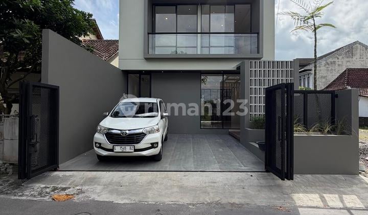 Strategis Murah‼️Rumah Cantik Industrial Modern 2 Lantai Full Furnished di Jalan Kaliurang Km 9 Ngaglik Sleman Dekat Tengkleng Gajah