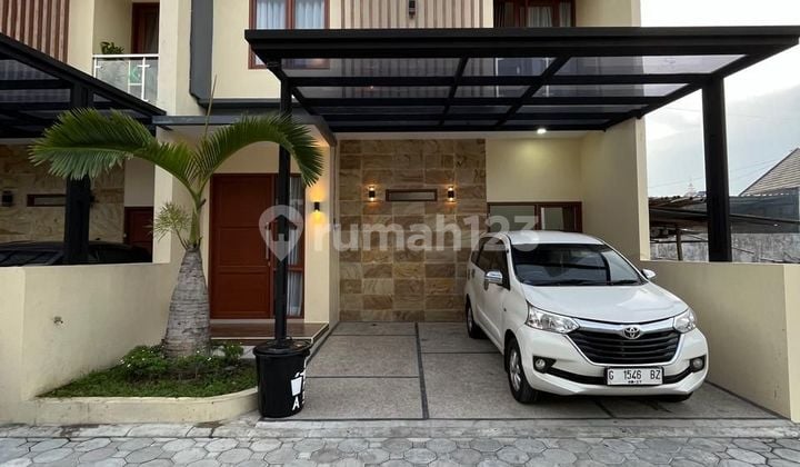 Rah Baru Mewah 2 Lantai Istewa Dalam Closter Kaladan Sleman