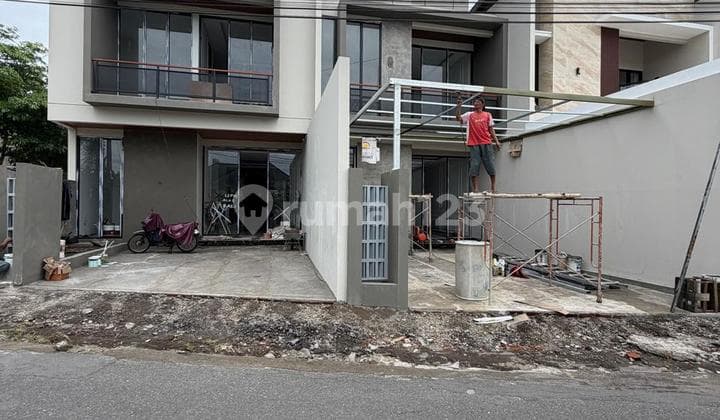 Rumah Mewah Premium 2 Lantai Kontemporer Lokasi Strategis di Jalan Kaliurang Km. 13 Dekat Kampus Uii dan Pppg Kesenianaks