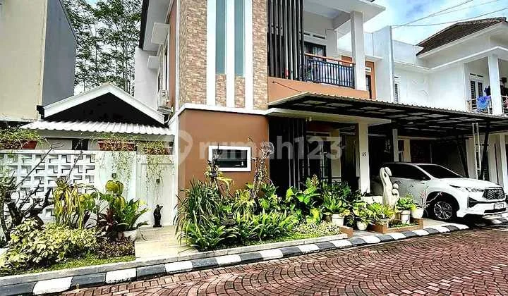 Luxury 2-Story House in a Housing Complex on Palagan Street Near Filosofi Kopi
Location: Jl Sadewa, Palagan Telogo Rejo, Sariharjo, Ngaglik