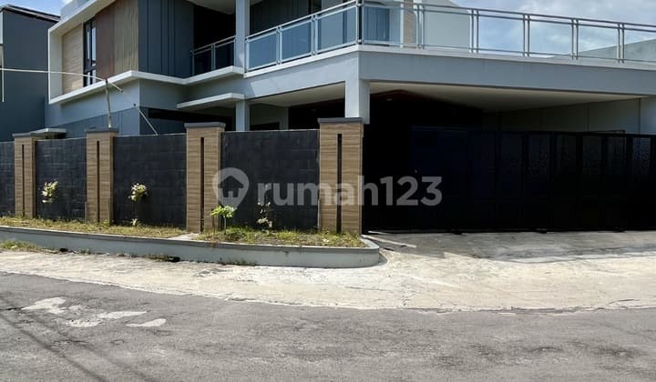 Rumah Baru Posisi Hook Desain Mewah Jl Kaliurang Km 11Luas Tanah : 159