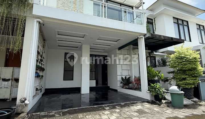 Semi-Furnished 2-Story Luxury House in an Elite Housing Complex on Jalan Wonosari Km 7, Baturetno, Banguntapan, Near Nascomo Janti