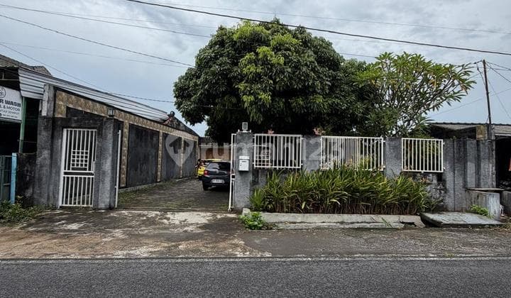 Super Strategic‼️Single-Storey Luxury House with Extensive Land Extremely Strategically Located at the Edge of Asphalt Road in Sembego, Maguwoharjo, Depok, Sleman.