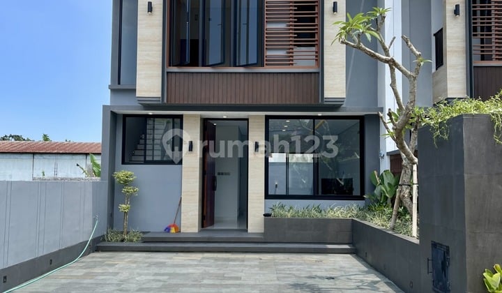 Rumah Mewah Baru Dalam Cluster Di Jl Kaliurkm 8