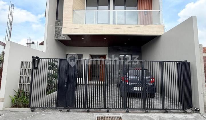 Rumah Baru 2 Lantai Desaign Mewah Kekinian di Jalan Palagan KM 8 Ngaglik Sleman Dekat Hotel Hyattlokasi:jalan Palagan KM 8 Ngagl