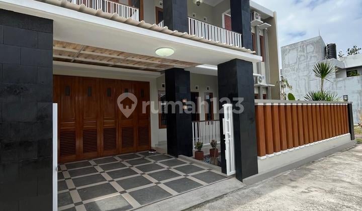 Rumah 2 Lantai Mewah Modern Dalam Komplek Perumahan yang Nyaman di Jalan Kaliurang Km. 10 Ngaglik Sleman Yogyakarta.