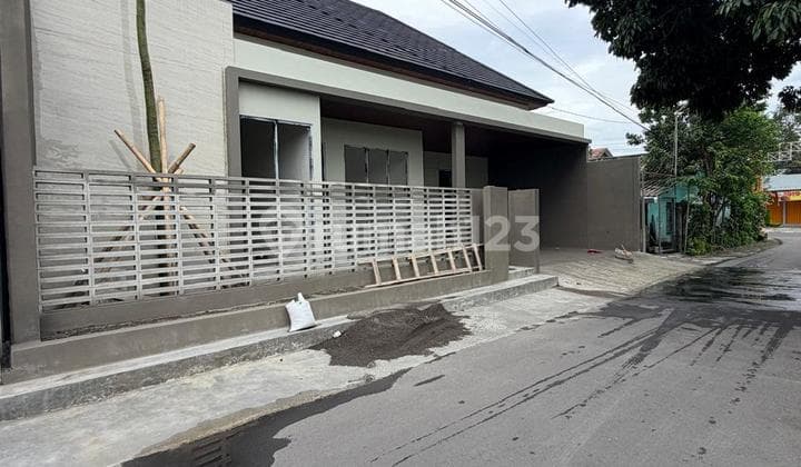 Special Strategic‼️New Luxury Modern Limasan House with Extensive Land and Spacious Layout in Purwomartani Kalasan Slemanwalayan Pamela 7Location: Purwomartani, Kalasan Sleman