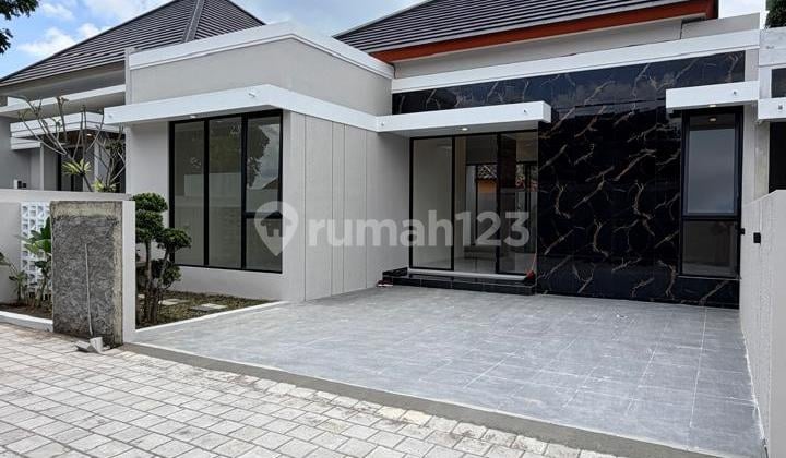Rumah Mewah Modern Open Space dengan Tanah Luas di Jalan Kaliurang KM. 13 Ngemplak Sleman Dekat Pasar Jangkang