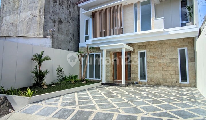 Rumah Mewah Tanah Luas, Strategis Di Palagan.