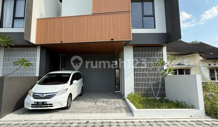 Rumah Mewah Kontemporer Kekinian 2 Lantai Dalam Cluster 8 Unit di Purwomartani Kalasan Sleman Dekat Pamela 7 Yogyaka