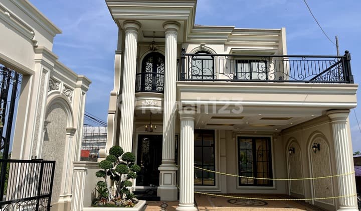 Mediterranean Luxury House in a Residential Area with Private Pool in Gamping Within Ring Road
Land Area: 148 m²
Building Area: 200 m²
Number of Floors: 2
Bedrooms: 4+1
Bathrooms: 4+1
Living Room, Family Room, Dining Room
Kitchen, Carport for 2 Cars, Garden