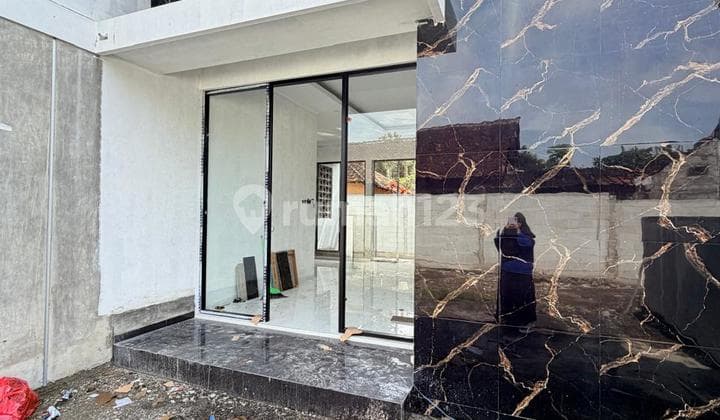 Rumah Mewah Modern Open Space dengan Tanah Luas di Jalan Kaliurang Km. 13 Ngemplak Sleman Dekat Pasar Jangkang