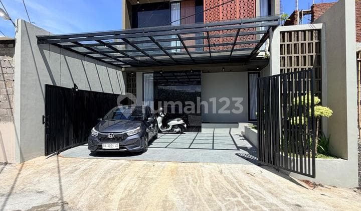 Rumah Baru Mewah 2 Lantai Kontemporer Full Firnished di Bakungan Wedomartani Ngemplak Sleman Dekat Perum Minomarta