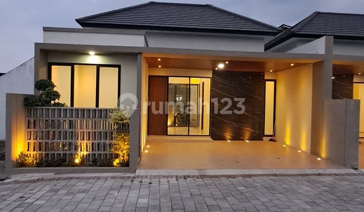 Rumah Baru Mewah Limasan Industrial Modern di Maguwoharjo Depok Sleman Dekat Pasar Stan