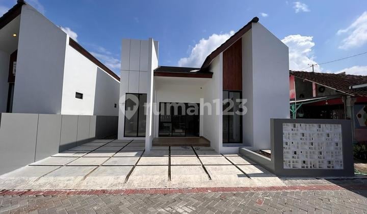 Rumah Modern Smart Home + Furnished Dekat Polres Sleman, Pemda Sleman, Sleman City Hall, Jl Magelang, Gito Gatiakses Jalan Bs Papasanhunian Futuristik Yg Bisa Dikendalikan Darimanapun Anda Berada. Pantau Dr Cctv Via Handphone Yg Memberikan Notifikasi Kala