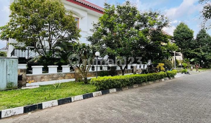 Rumah Mewah Gagah 2 Lantai Full Furnished Dengan Kolam Pribadi Dalam Perumahan Elite Dekat Masjid Suciati Jalan Gito Gatih