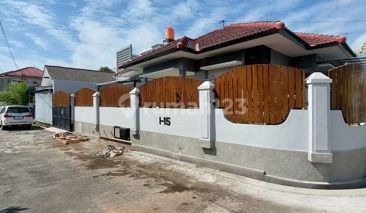 Rumah Mewah Hook dengan Tanah Luas Dalam Perumahan Elite di Wedomartani Ngemplak Sleman Dekat Jogjabay