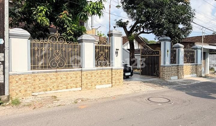 Rumah Tanah Luas Lantai Strategis Banget dengan Tanah Luas di Panggungharjo Sewon Bantuldekat Kampus