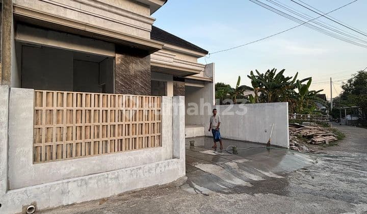 Rumah Baru Limasan Modern Kekinian Dekat Jalan Yogya-Solo Selangkah ke Bandara Adisucipto Yogyakarta