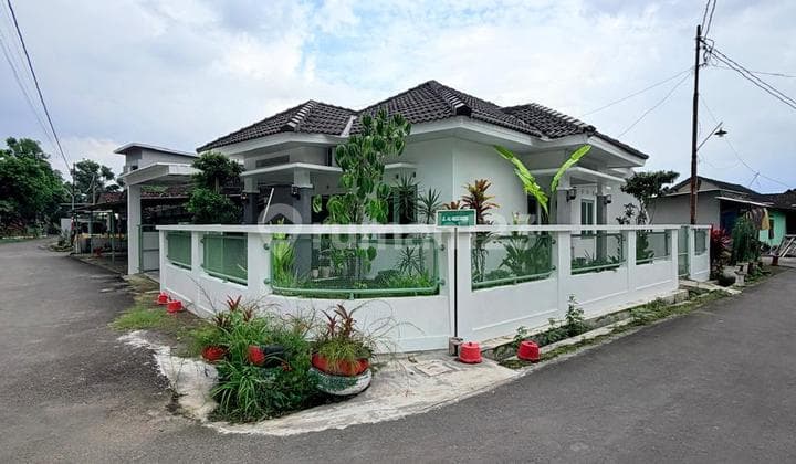Rumah Cantik dengan Tanah Luas Hook Dekat Masjid di Maguwoharjo Depok Sleman Dekat Kampus Unriyo