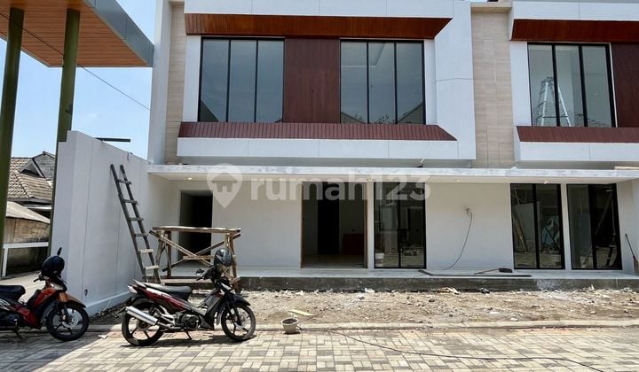 Rumah Baru Dalam Perumahan Condong Catur Dekat Ugm Dan Pasar Jalan Kaliuranh