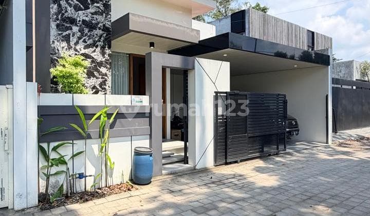 Rumah Mewah Kontemporer Modern di Timur Tengkleng Gajah Jalan Kaliurang Km.9 Wedomartani Ngemplak Slema
