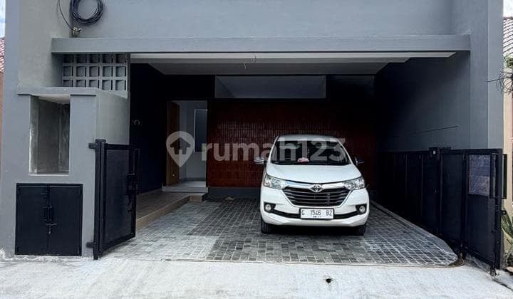 Rumah Baru Mewah Modern 2 Lantai - Harga Murah Lokasi Strategis di Condongcatur Depok Sleman Dekat Pakuwon