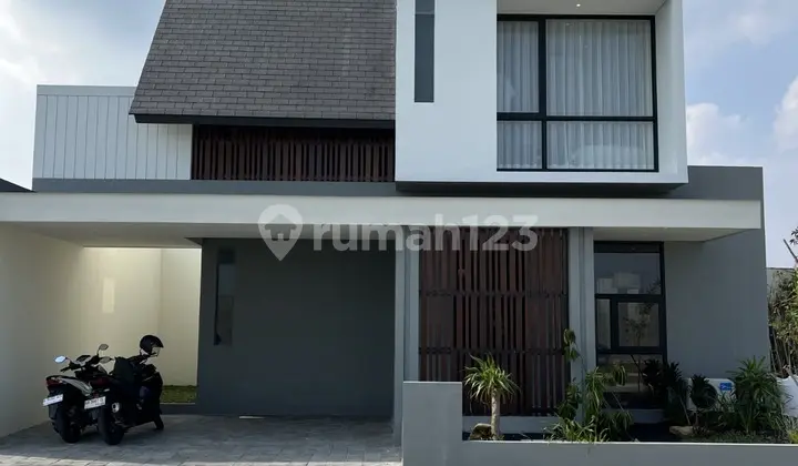 New House in a Housing Complex in Sidoarum