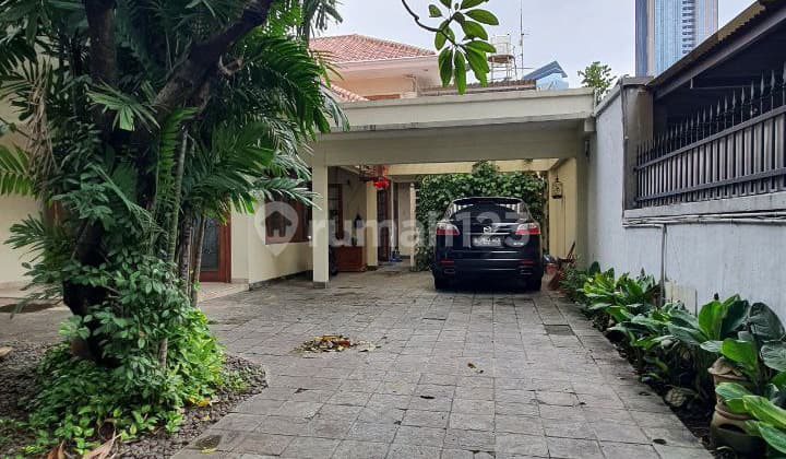House for Sale and Rent, With 5-Car Garage in Menteng Area