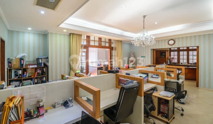 XM-RM030 For Sale 7-Bedroom Spacious House in Menteng ME001