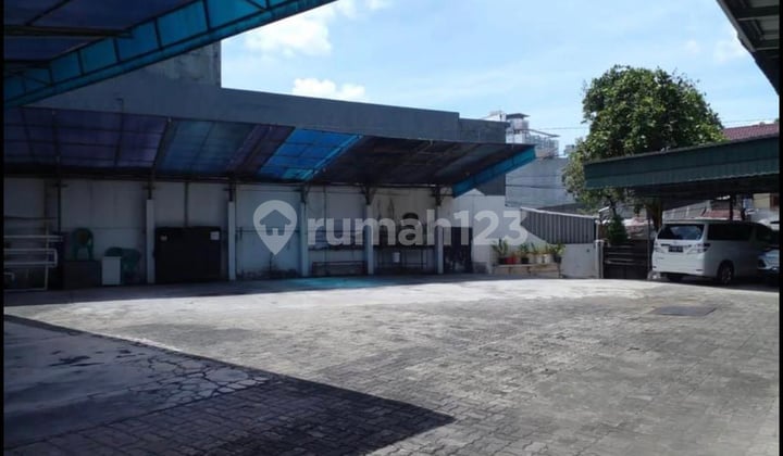 JS129 Rumah Di Tebet Dijual Dengan Carport 20 Mobil 2 Gate