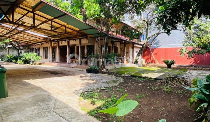 JS152 Rumah Dengan Halaman Yang Luas Dijual Hitung Tanah