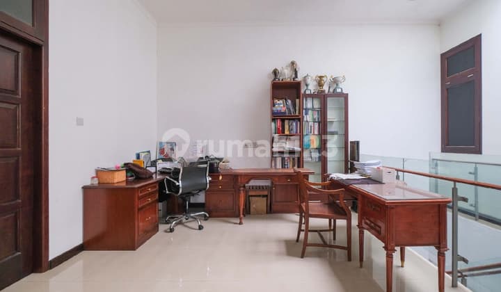 Js551 Rumah Di Posisi Hoek Daerah Tenang Di Cipulir Dijual