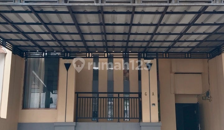 Rumah 2,5 Lantai Semifurnis Klp Gdg Bcs 90M 6X15m Survei Dl Hrg Nego Anti Banjir
