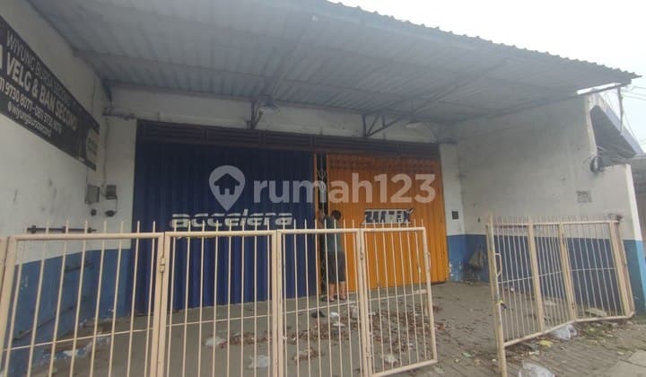 Ruko Raya Wiyung Surabaya Barat Trafic Ramai