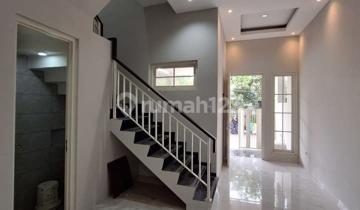 Rumah Tenggilis Mejoyo Surabaya dekat Kampus Ubaya