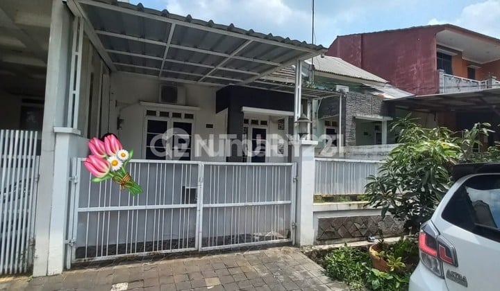 Rumah Villa Bogor Indah 2 jual cepat luas 111m depan taman