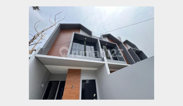 DIJUAL RUMAH MERUYA PURI JAKARTA BARAT 5x25 RP 2.35M BEBAS BANJIR st