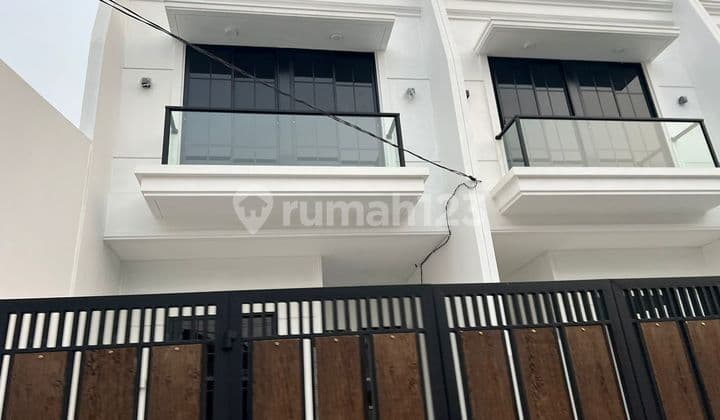 DIJUAL RUMAH MERUYA PURI JAKARTA BARAT 5x20 Rp 2.15M BEBAS BANJIR