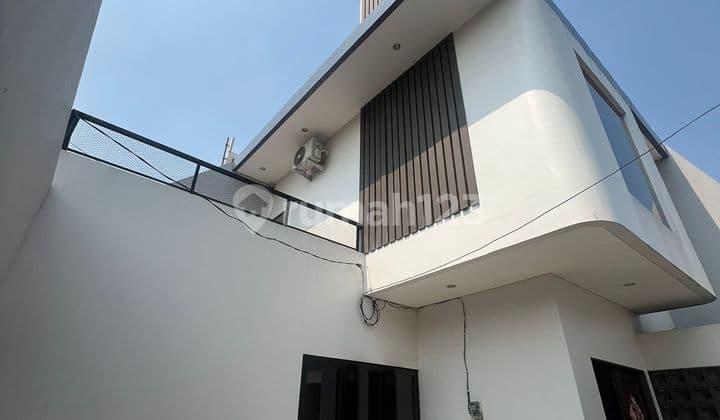 For Sale House in Meruya, West Jakarta, 10x10, 3 Floors, 2.4M