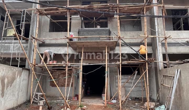 Dijual Rumah Taman Villa Meruya Jakarta Barat 8X15 2 Lantai 3,25M